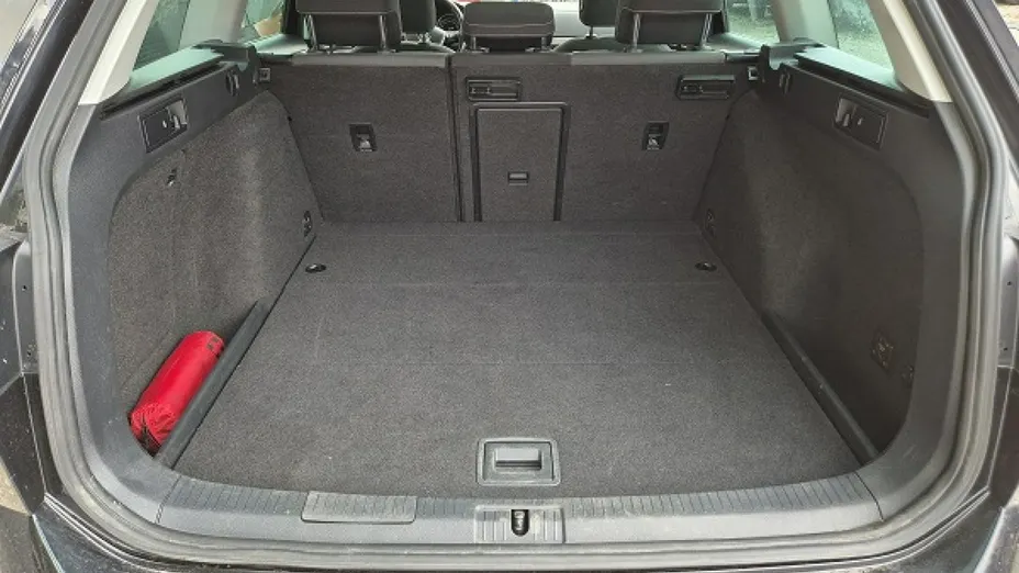 VOLKSWAGEN Golf -