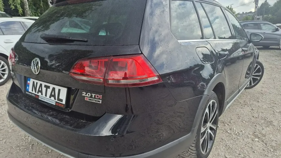 VOLKSWAGEN Golf -