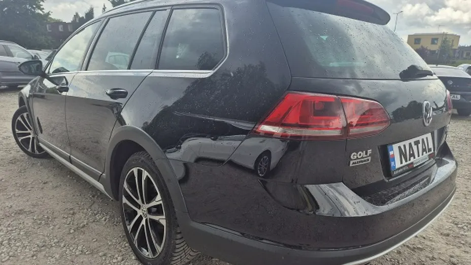 VOLKSWAGEN Golf -