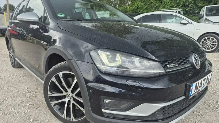 VOLKSWAGEN Golf -