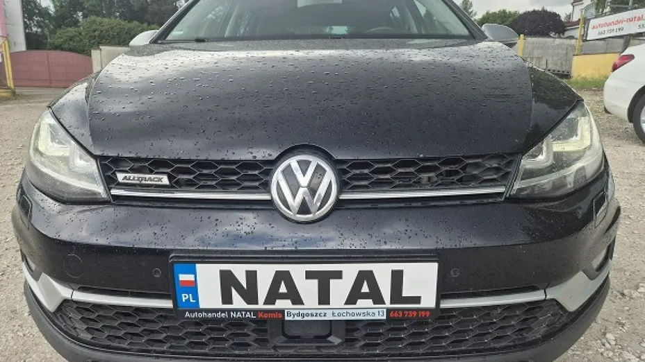 VOLKSWAGEN Golf -