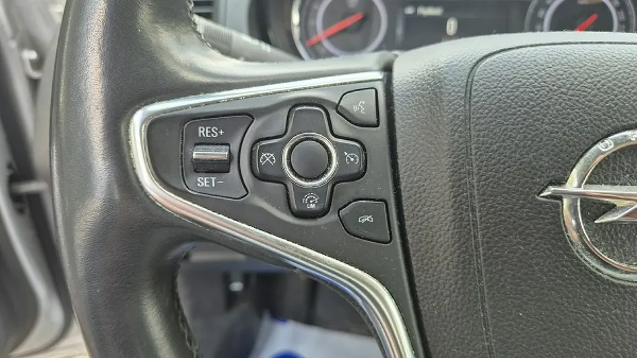 OPEL Insignia -