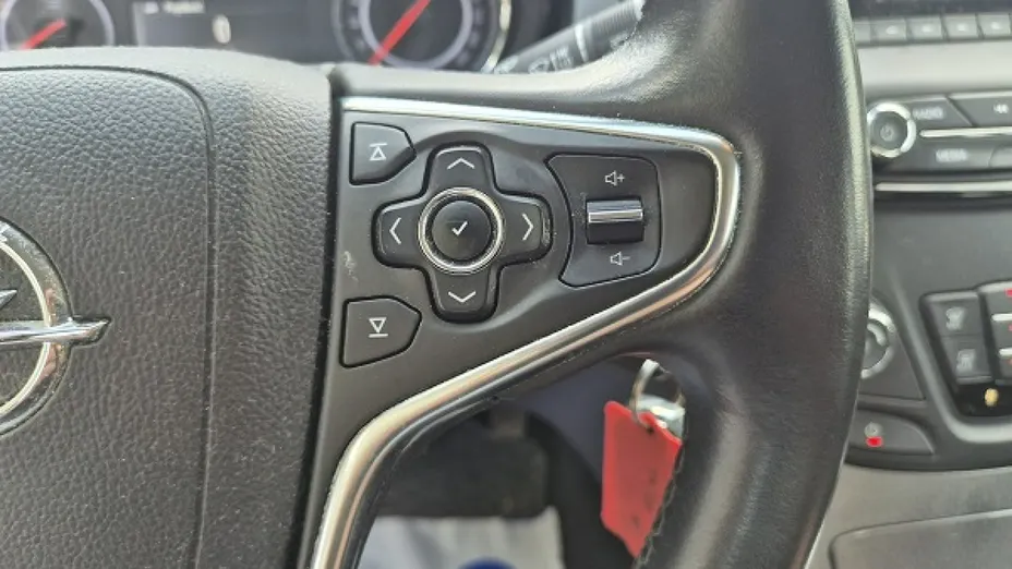 OPEL Insignia -