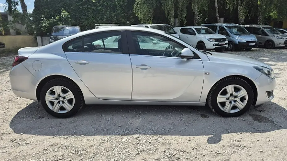 OPEL Insignia -