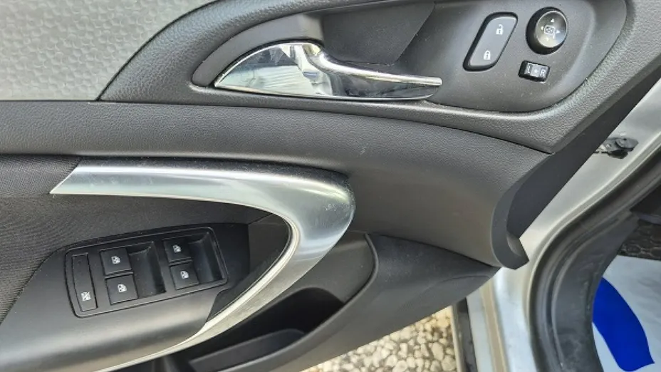 OPEL Insignia -