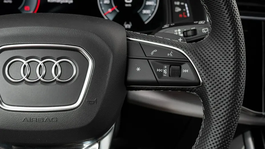 AUDI Q8 -