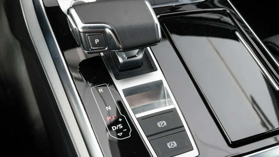 AUDI Q8 -