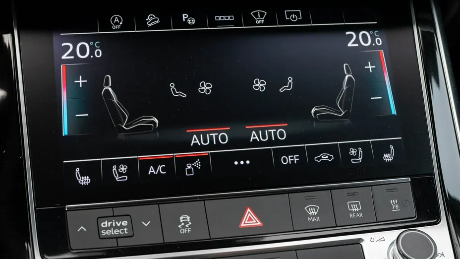 AUDI Q8 -