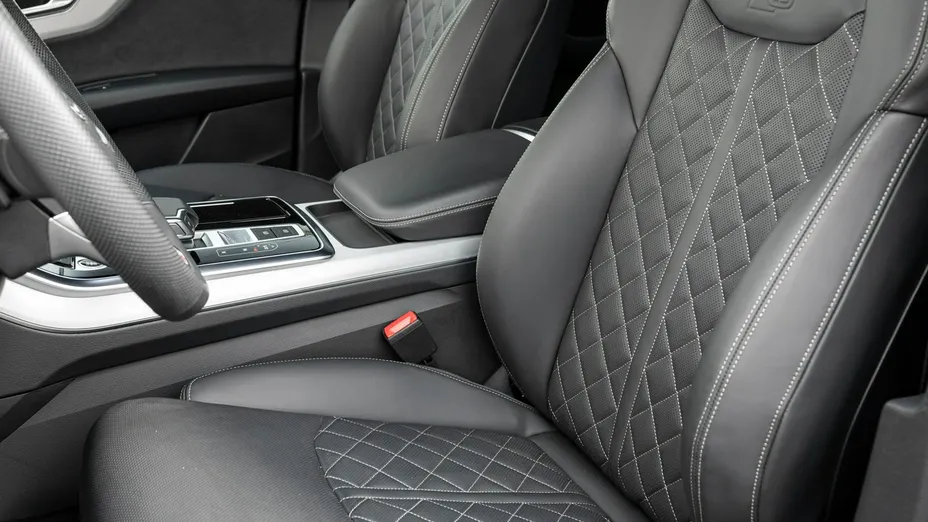 AUDI Q8 -