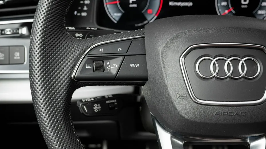 AUDI Q8 -