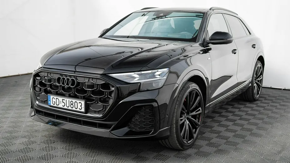 AUDI Q8 -