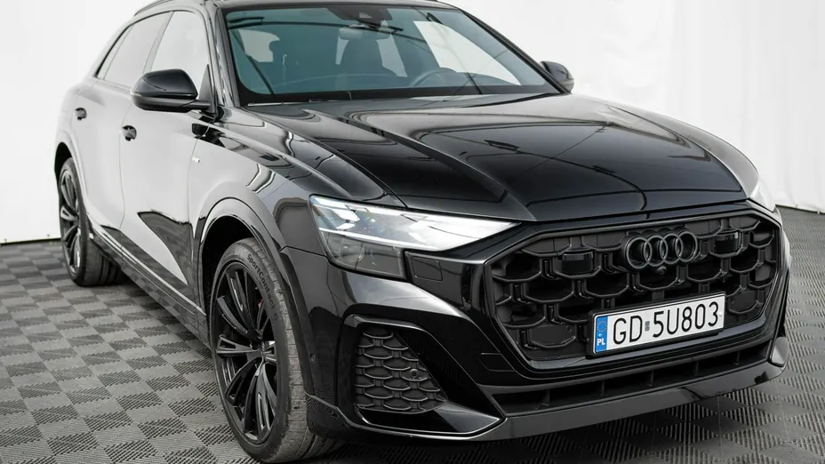 AUDI Q8 -