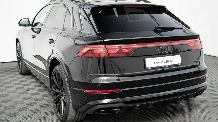 AUDI Q8 -