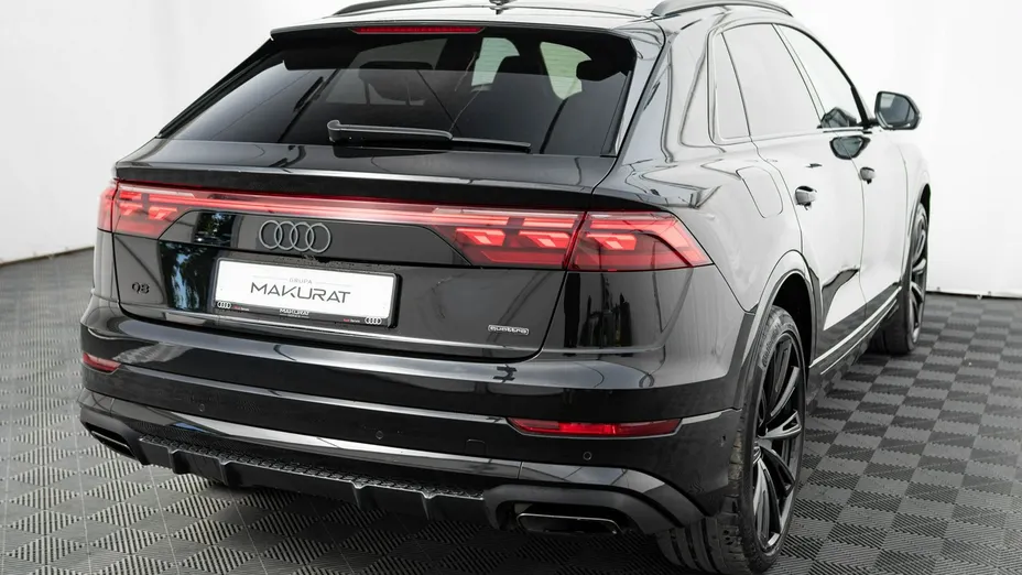 AUDI Q8 -