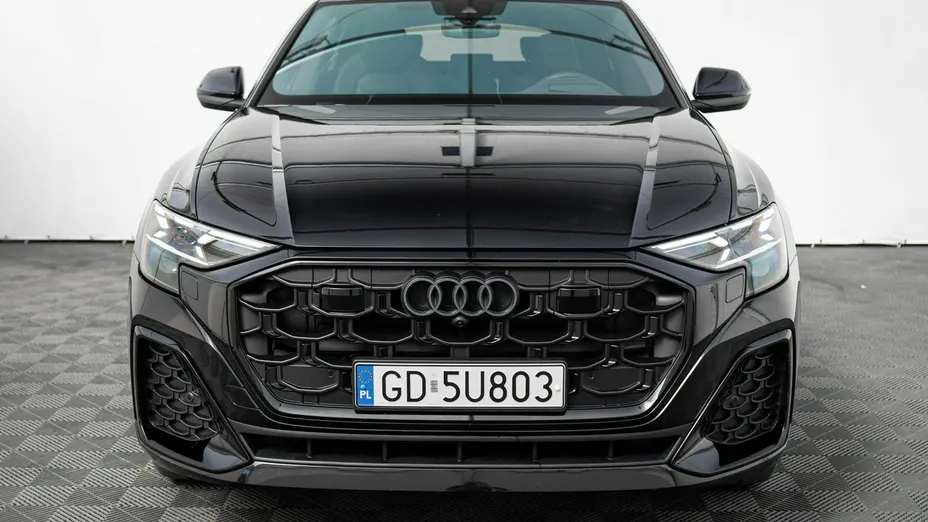 AUDI Q8 -