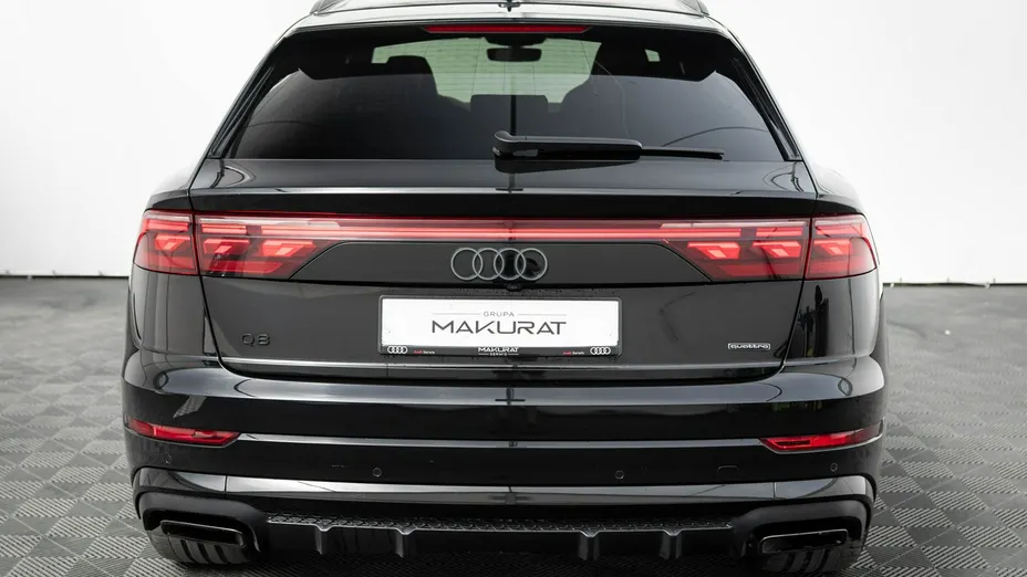AUDI Q8 -