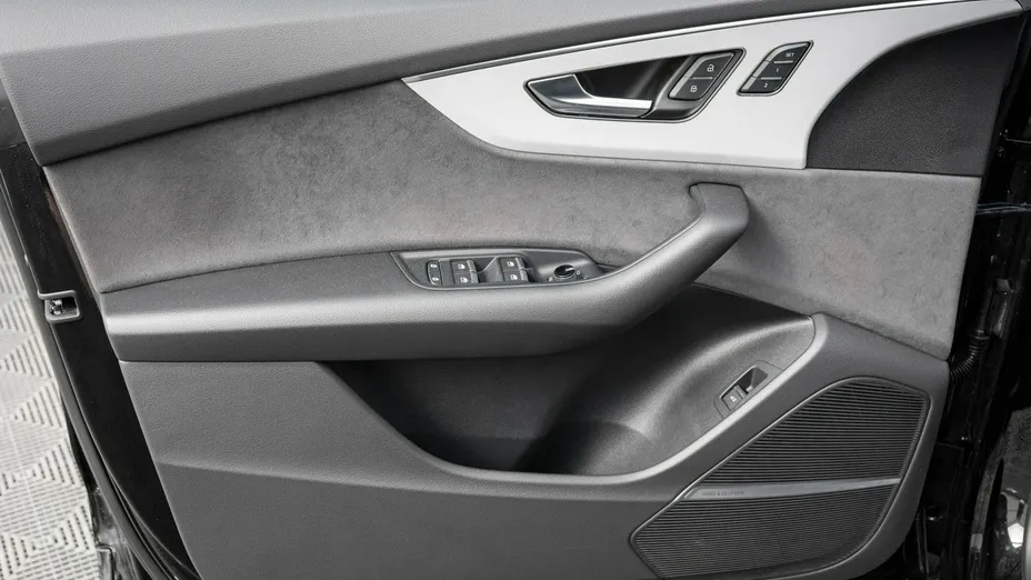 AUDI Q8 -