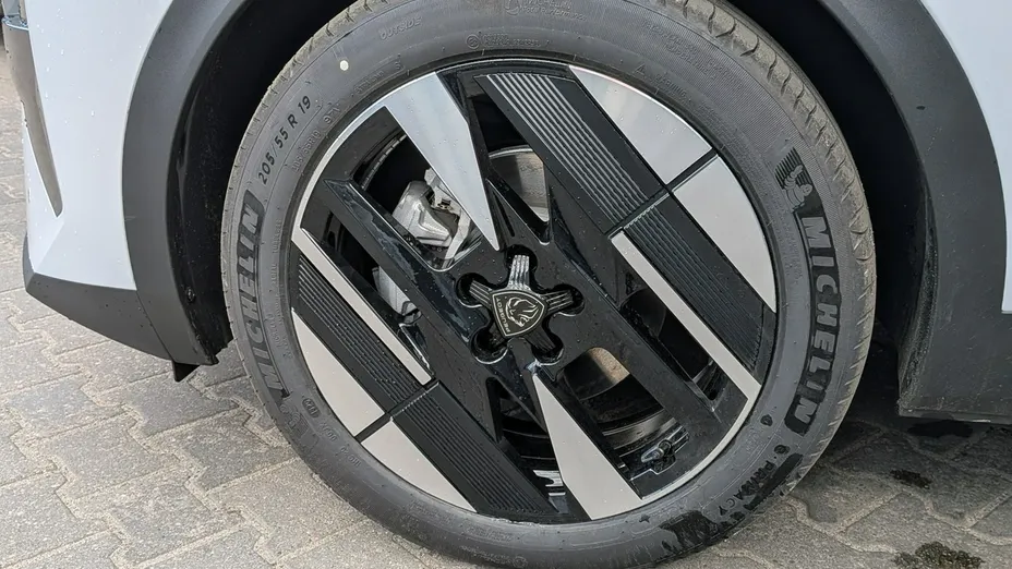 PEUGEOT 408 -