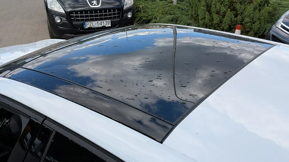 PEUGEOT 408 -