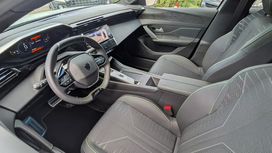 PEUGEOT 408 -