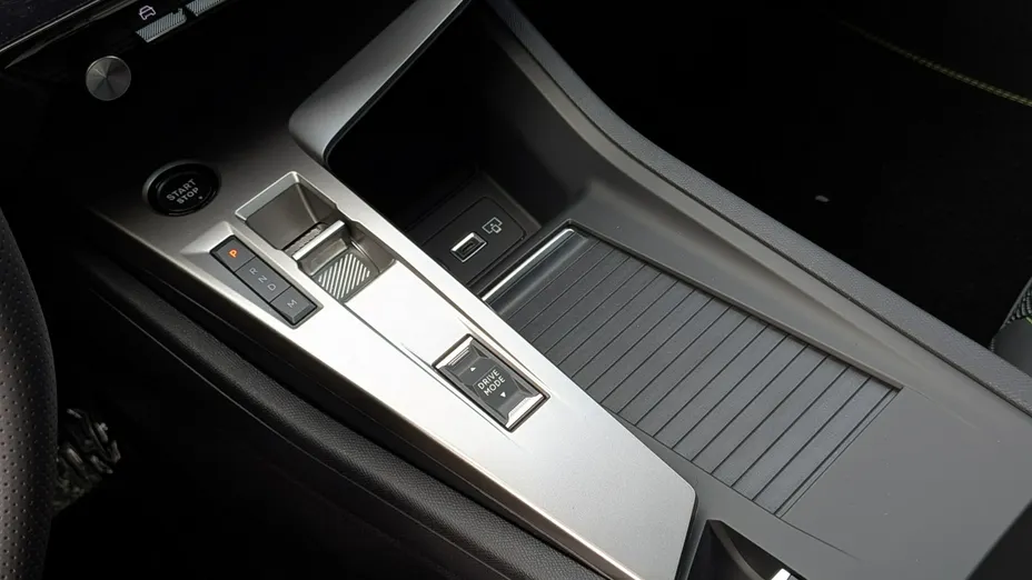 PEUGEOT 408 -