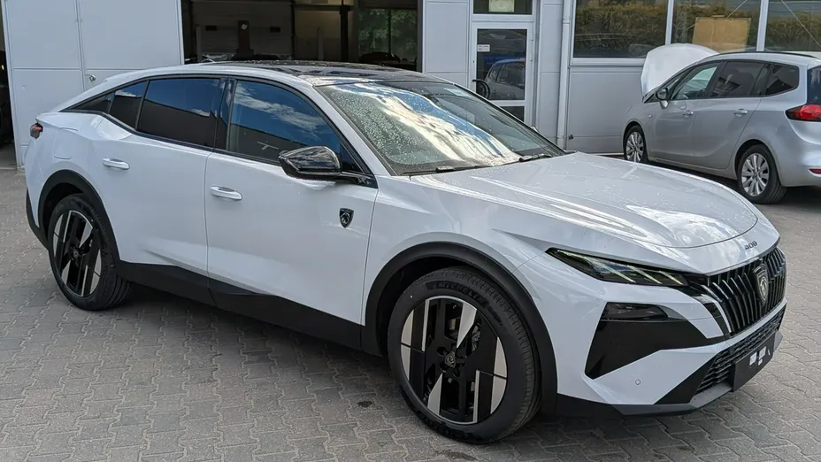 PEUGEOT 408 -