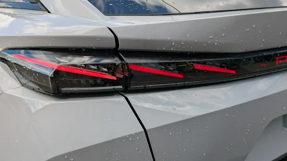 PEUGEOT 408 -