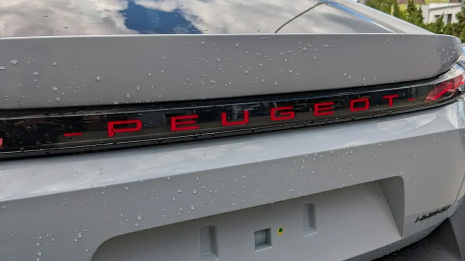 PEUGEOT 408 -