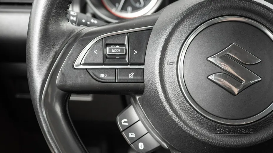 SUZUKI Swift -