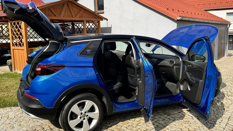 OPEL Grandland X -
