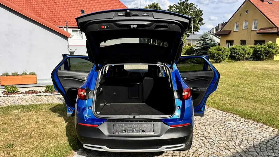 OPEL Grandland X -