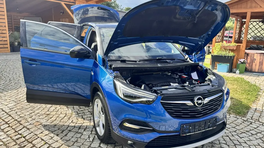 OPEL Grandland X -