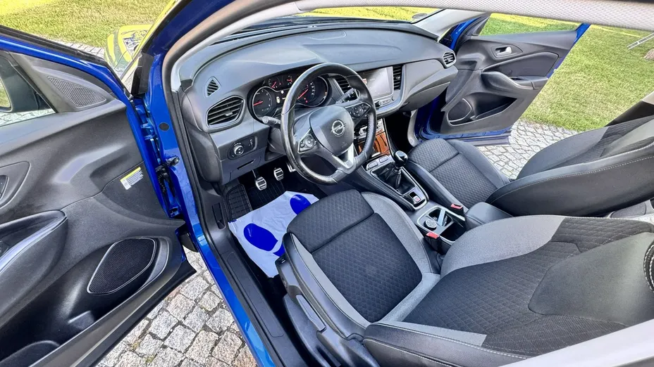 OPEL Grandland X -
