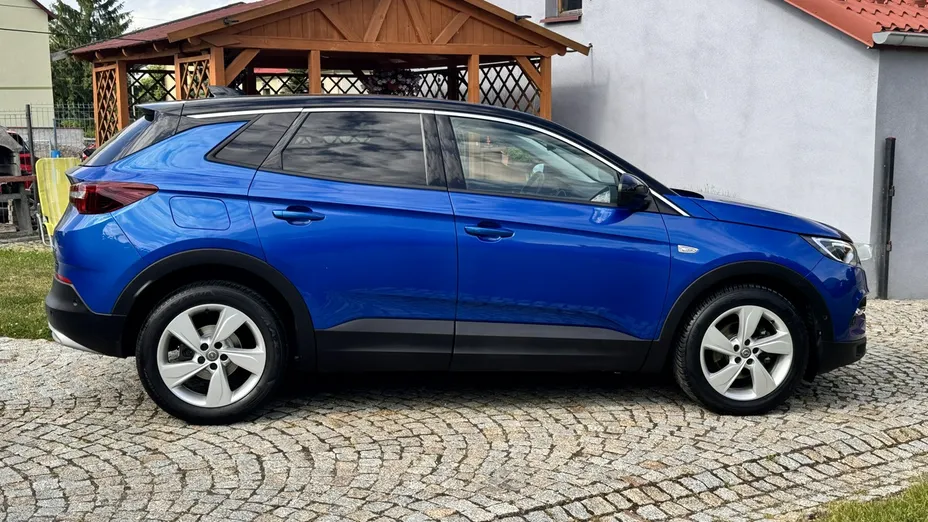 OPEL Grandland X -