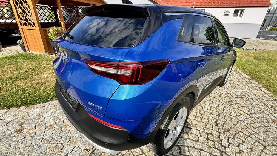 OPEL Grandland X -