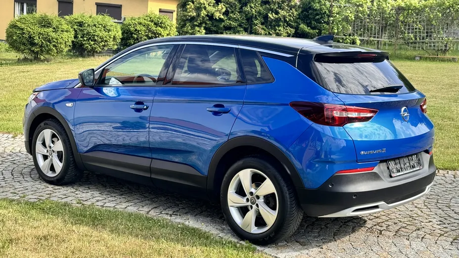 OPEL Grandland X -