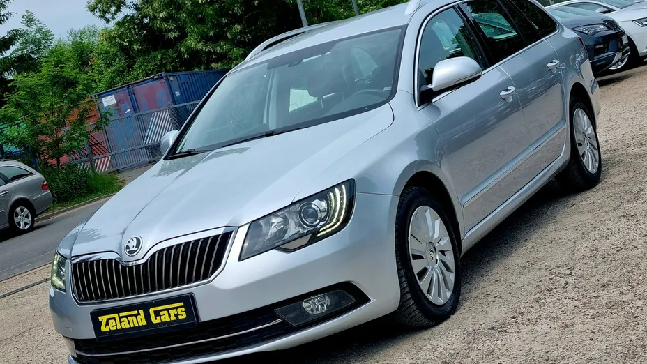 SKODA Superb -