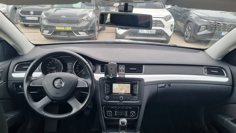SKODA Superb -