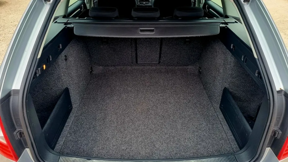 SKODA Superb -