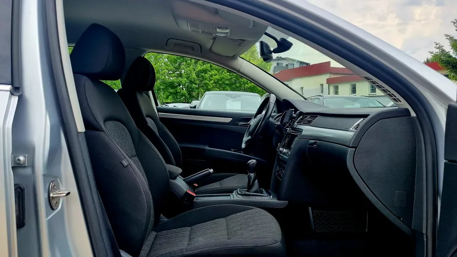 SKODA Superb -