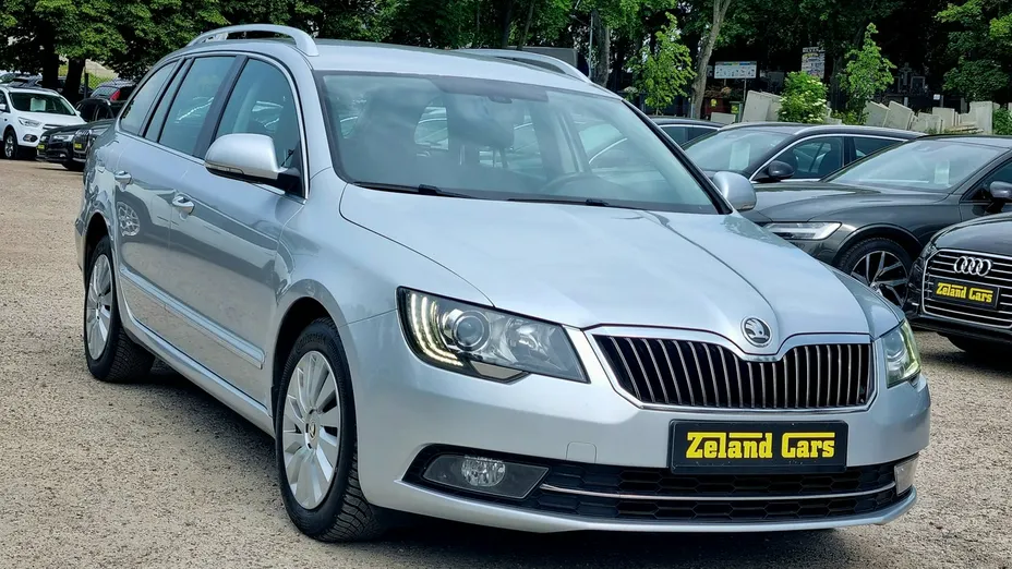 SKODA Superb -