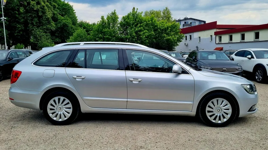 SKODA Superb -