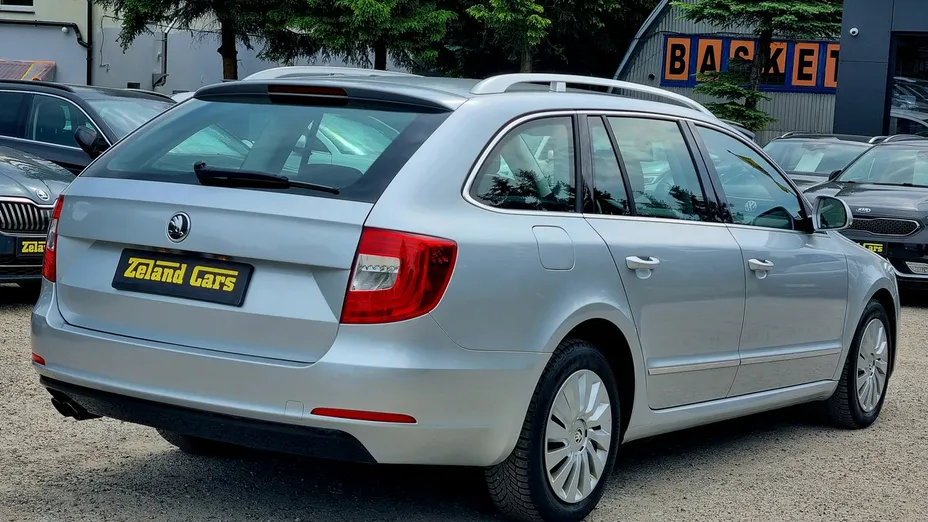 SKODA Superb -