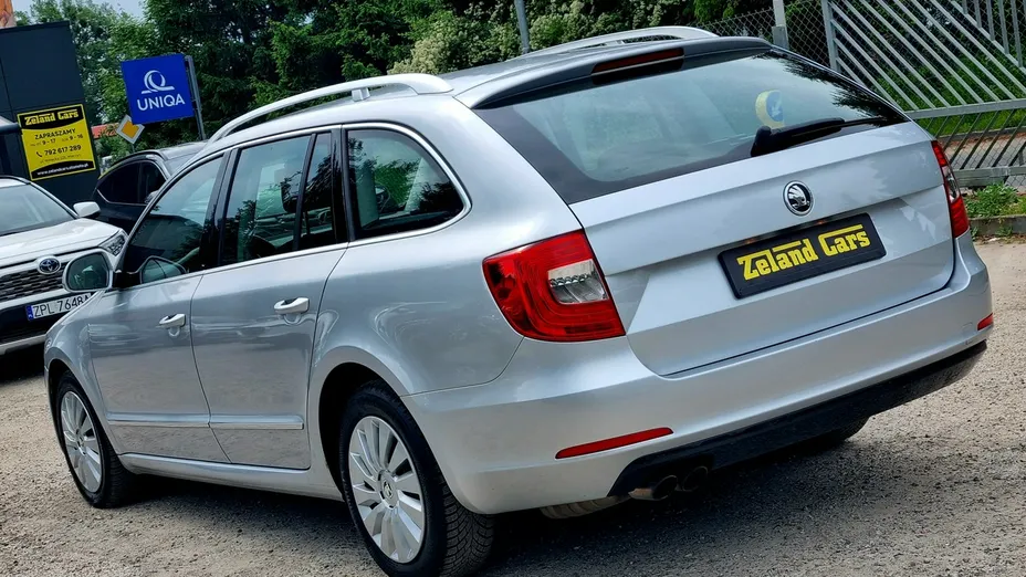 SKODA Superb -