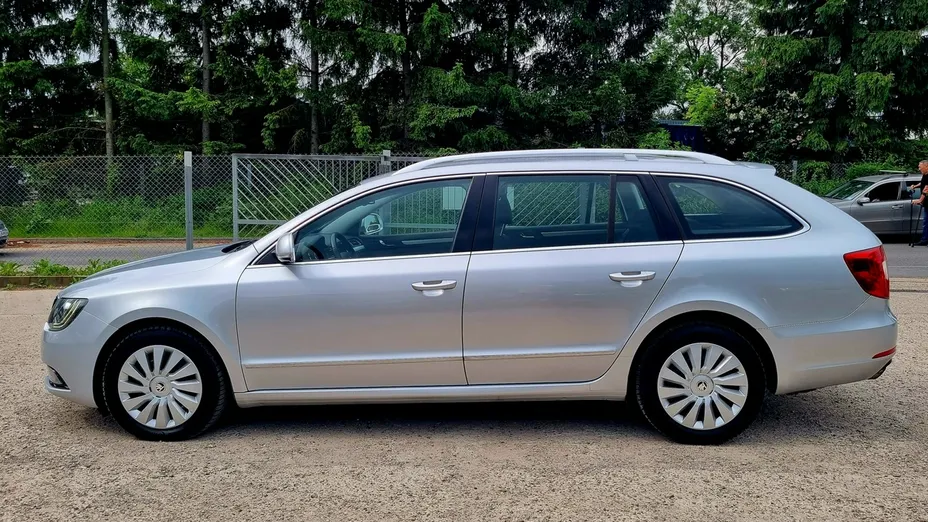 SKODA Superb -