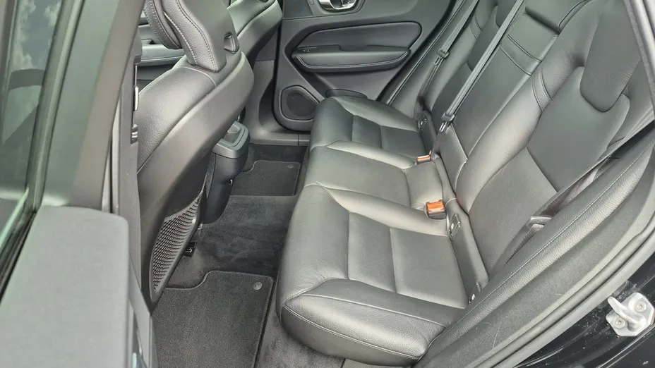 VOLVO XC60 -