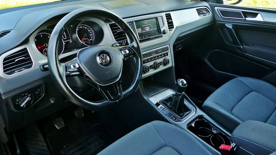 VOLKSWAGEN Golf Sportsvan -