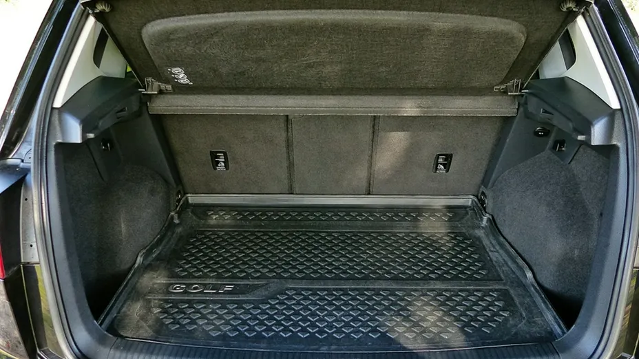 VOLKSWAGEN Golf Sportsvan -