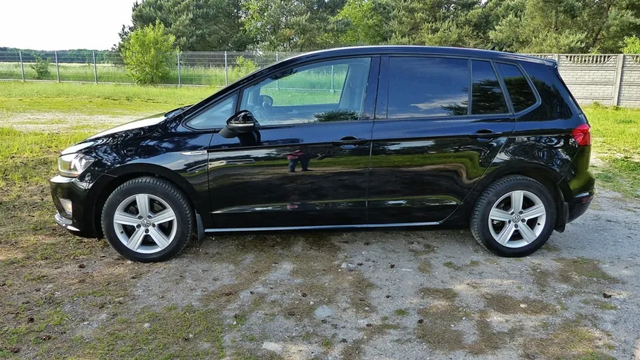 VOLKSWAGEN Golf Sportsvan -