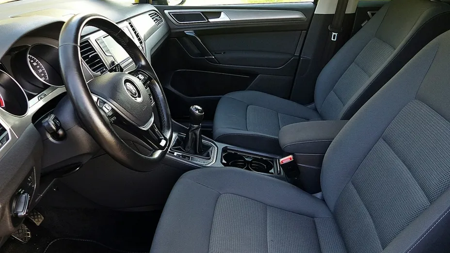 VOLKSWAGEN Golf Sportsvan -